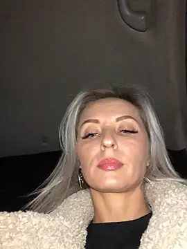 Diamond Bunny  online show from 12/18/24, 03:00