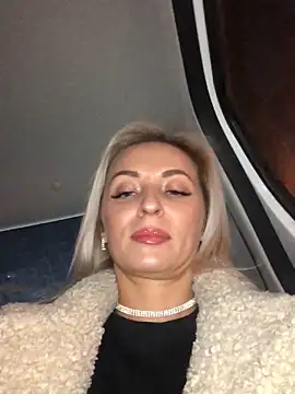 Diamond Bunny  online show from 01/03/25, 03:33