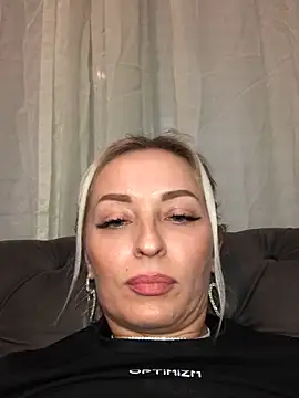 Diamond Bunny  online show from 02/02/25, 05:04