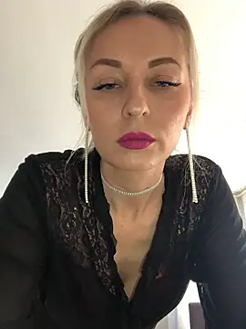 Diamond Bunny  online show from 02/21/25, 01:00