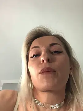 Diamond Bunny  online show from 03/02/25, 01:49