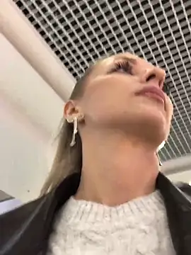 Diamond Bunny  online show from 10/30/25, 01:01