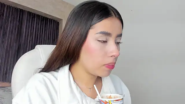 laurin clauz  online show from 10/29/25, 03:58