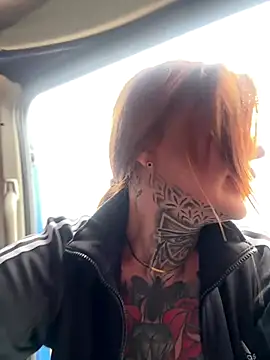 krysstal003 online show from 12/03/25, 09:51