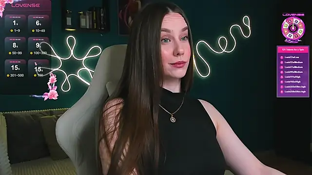 Snapshot of katie_taylorr chatting on 10/15/25, 10:32 katie taylorr online show from 10/15/25, 10:32