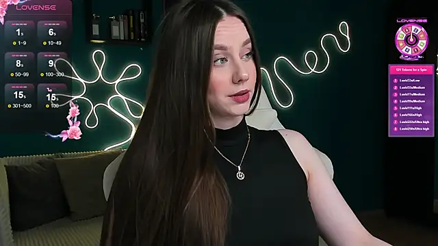 Snapshot of katie_taylorr chatting on 10/17/25, 10:23 katie taylorr online show from 10/17/25, 10:23