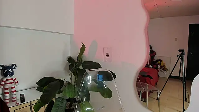 Snapshot of Milanxht chatting on 10/21/25, 09:15 Milanxht online show from 10/21/25, 09:15