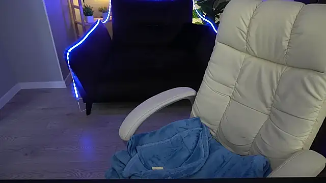 Snapshot of ElysLunar chatting on 02/01/25, 11:37 ElysLunar online show from 02/01/25, 11:37