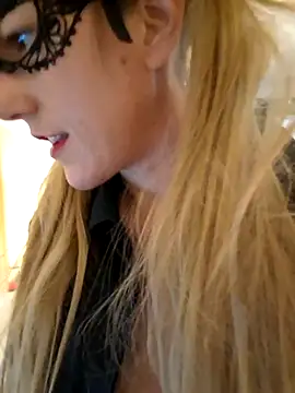 Snapshot of Hexe12346 chatting on 10/26/25, 06:19 Hexe12346 online show from 10/26/25, 06:19