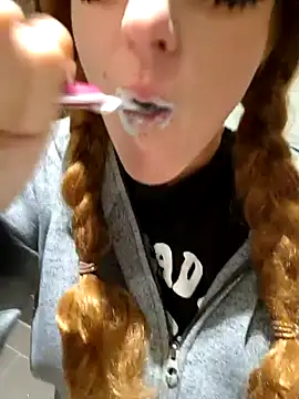 Snapshot of Hexe12346 chatting on 11/08/25, 05:01 Hexe12346 online show from 11/08/25, 05:01