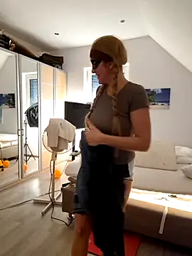 Snapshot of Hexe12346 chatting on 11/15/25, 12:34 Hexe12346 online show from 11/15/25, 12:34