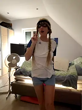 Snapshot of Hexe12346 chatting on 11/18/25, 06:23 Hexe12346 online show from 11/18/25, 06:23