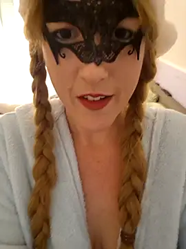 Snapshot of Hexe12346 chatting on 12/05/25, 04:58 Hexe12346 online show from 12/05/25, 04:58