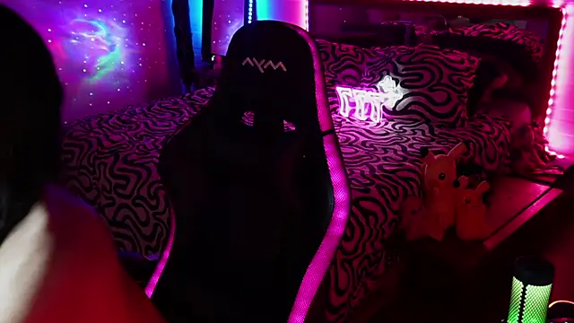 ElizaQueen777 online show from 12/18/24, 09:40