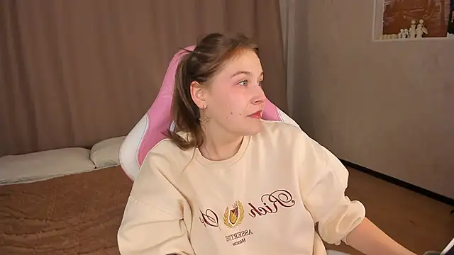 Snapshot of Colleen_Blake chatting on 10/01/25, 04:46 Colleen Blake online show from 10/01/25, 04:46