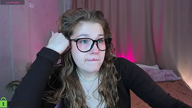 Snapshot of Colleen_Blake chatting on 10/21/25, 04:19 Colleen Blake online show from 10/21/25, 04:19