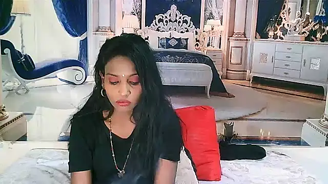 Snapshot of IndianLoveBug chatting on 09/19/25, 05:24 IndianLoveBug online show from 09/19/25, 05:24