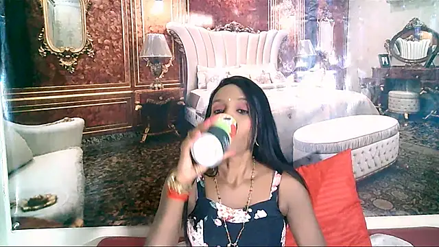 Snapshot of IndianLoveBug chatting on 09/29/25, 05:12 IndianLoveBug online show from 09/29/25, 05:12