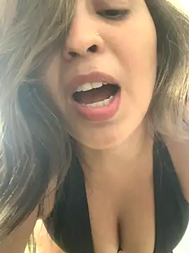 Snapshot of Gabrielleof chatting on 11/25/25, 03:34 Gabrielleof online show from 11/25/25, 03:34