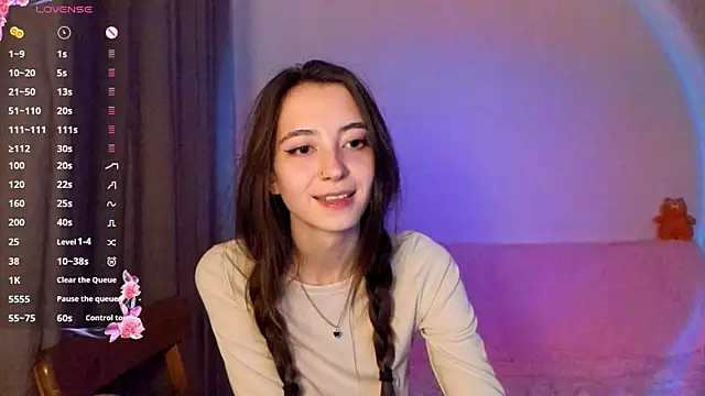 Snapshot of EvaBradley chatting on 09/16/25, 06:31 EvaBradley online show from 09/16/25, 06:31