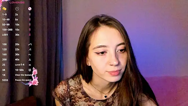 Snapshot of EvaBradley chatting on 10/22/25, 06:51 EvaBradley online show from 10/22/25, 06:51