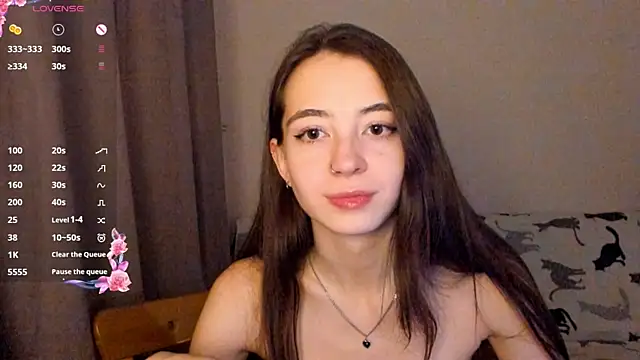 Snapshot of EvaBradley chatting on 12/15/25, 07:18 EvaBradley online show from 12/15/25, 07:18