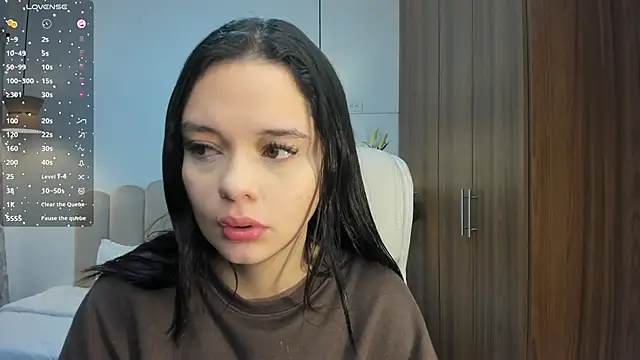 Bella-hadiid online show from 12/10/24, 11:32