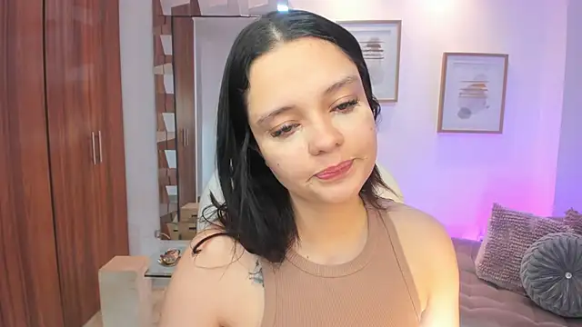 Bella-hadiid online show from 12/14/24, 11:29