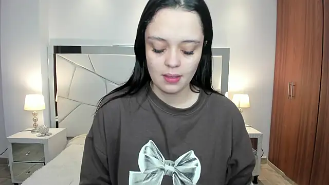 Bella-hadiid online show from 12/22/24, 11:33