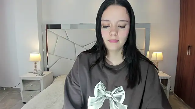 Bella-hadiid online show from 12/22/24, 02:38