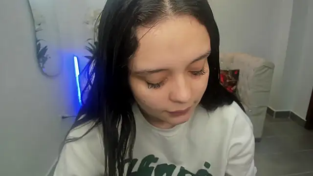 Bella-hadiid online show from 12/27/24, 11:28
