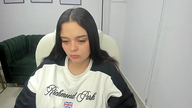 Bella-hadiid online show from 01/05/25, 10:53