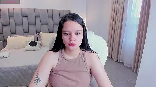 Bella-hadiid online show from 01/31/25, 11:56