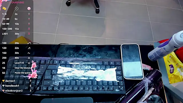 Bella-hadiid online show from 02/04/25, 05:34
