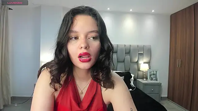 Bella-hadiid online show from 02/07/25, 11:45