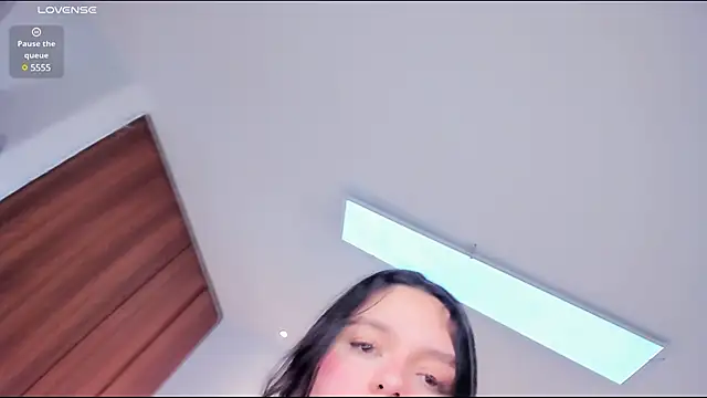 Bella-hadiid online show from 02/08/25, 02:38