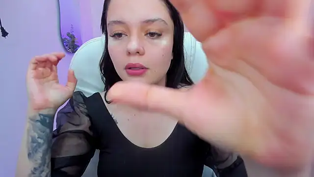 Bella-hadiid online show from 03/02/25, 02:00