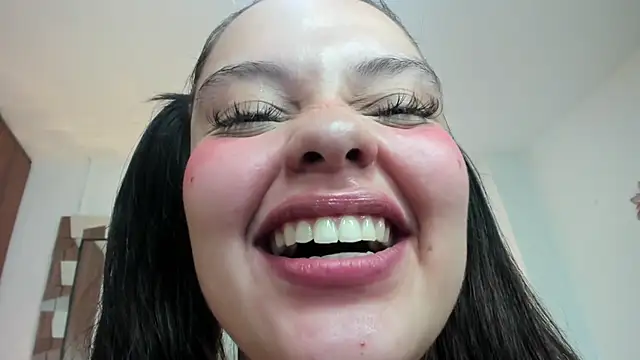 Bella-hadiid online show from 03/08/25, 02:30