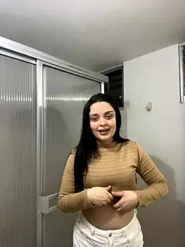 Bella-hadiid online show from 09/10/25, 11:27