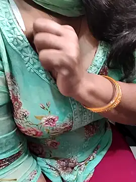 Snapshot of Anamika_Kapoor chatting on 10/28/25, 10:12 Anamika Kapoor online show from 10/28/25, 10:12