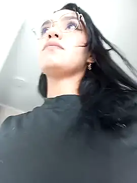 Snapshot of Sara-77 chatting on 09/27/25, 03:17 Sara-77 online show from 09/27/25, 03:17