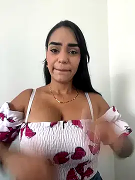 Snapshot of Sara-77 chatting on 10/08/25, 03:31 Sara-77 online show from 10/08/25, 03:31