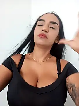 Snapshot of Sara-77 chatting on 10/24/25, 02:57 Sara-77 online show from 10/24/25, 02:57