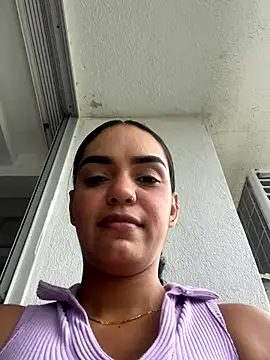 Snapshot of Sara-77 chatting on 11/28/25, 05:59 Sara-77 online show from 11/28/25, 05:59