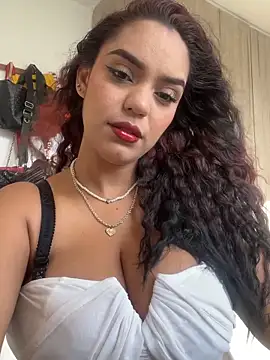 Snapshot of Sara-77 chatting on 04/16/26, 12:50 Sara-77 online show from 04/16/26, 12:50