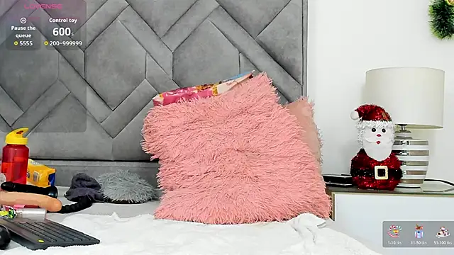 Snapshot of alicee_18 chatting on 11/20/25, 01:55 alicee 18 online show from 11/20/25, 01:55