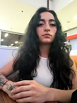 Snapshot of Lila_Desiree chatting on 11/06/25, 10:32 Lila Desiree online show from 11/06/25, 10:32