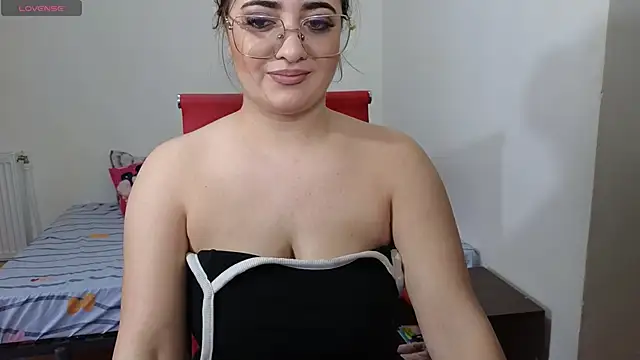 Snapshot of Boom_Lora chatting on 02/09/25, 08:33 Boom Lora online show from 02/09/25, 08:33