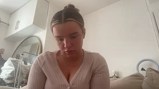 maisiesmithx online show from 09/21/25, 10:06