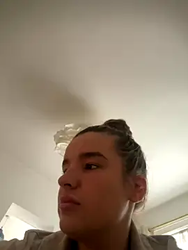 maisiesmithx online show from 10/13/25, 11:32